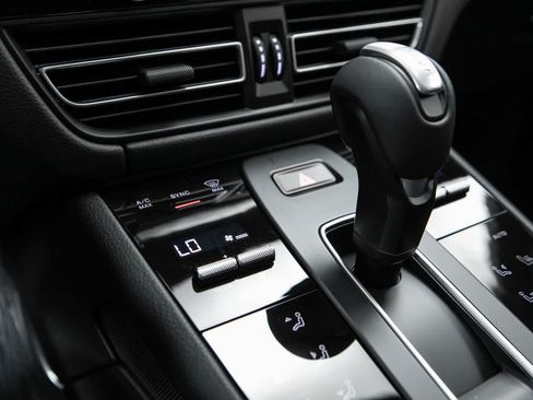 New 2026 Porsche Macan AWD/4WD image 28