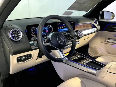 New 2026 Mercedes-Benz GLB 250 4MATIC image 9