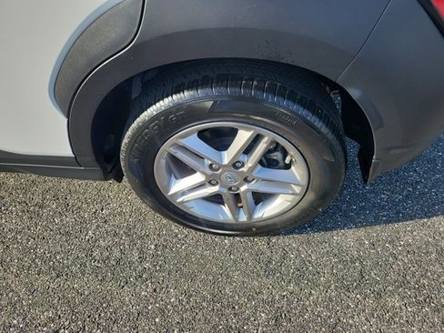 Used 2023 Hyundai Kona SE AWD/4WD image 6