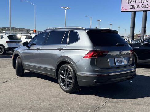 Certified 2022 Volkswagen Tiguan SE w/ Panoramic Sunroof Package image 3