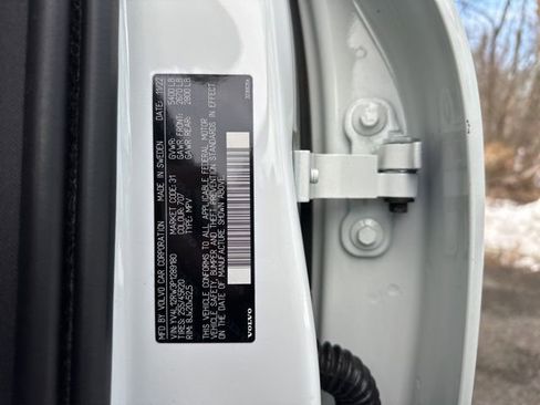 Certified 2023 Volvo XC60 B5 Plus w/ Climate Package image 33