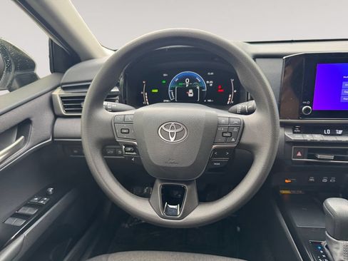 Used 2025 Toyota Camry LE FWD image 12