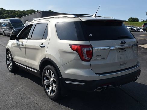 Used 2018 Ford Explorer Platinum AWD/4WD image 2