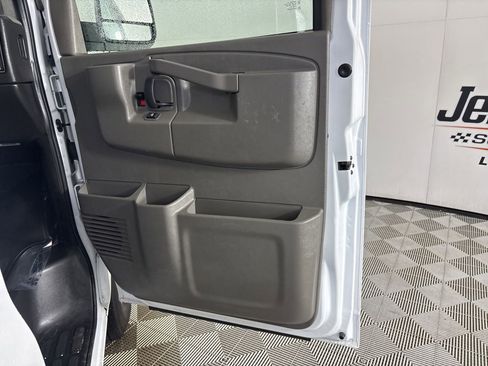 Used 2024 Chevrolet Express 3500 LT w/ LT Preferred Equipment Group image 21