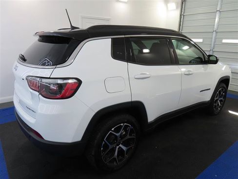 Used 2025 Jeep Compass Limited AWD/4WD image 15
