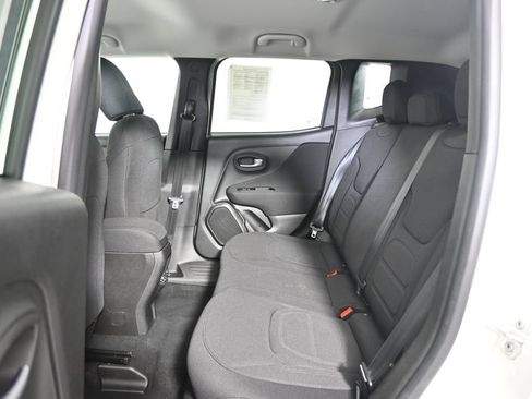 Used 2020 Jeep Renegade Latitude w/ Cold Weather Group AWD/4WD image 17