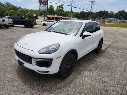 Used 2015 Porsche Cayenne Turbo AWD/4WD image 4