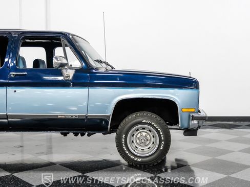 Used 1990 GMC Suburban 4WD image 29