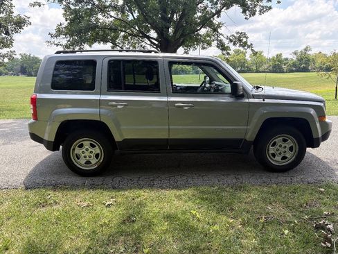 Used 2016 Jeep Patriot Sport w/ Power Value Group AWD/4WD image 10