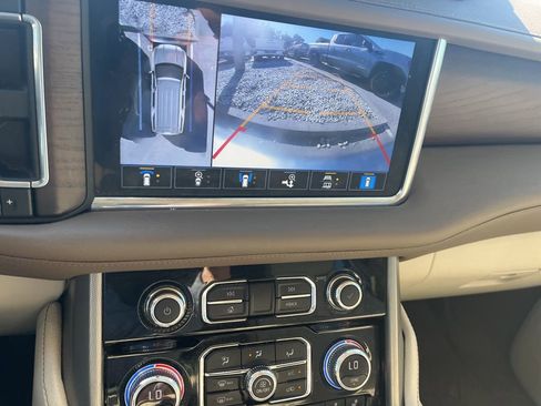 Used 2021 GMC Yukon XL Denali w/ Denali Premium Package RWD image 23