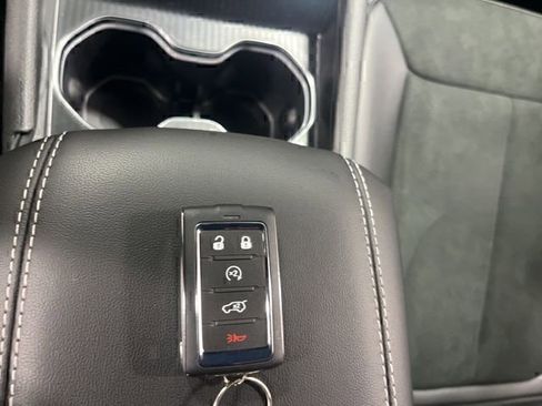 New 2025 Jeep Grand Cherokee Laredo image 16