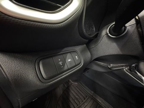 Used 2022 Hyundai Venue SE FWD image 22