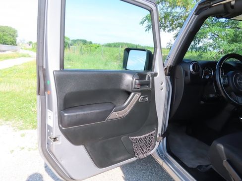 Used 2018 Jeep Wrangler Unlimited Sport S AWD/4WD image 21