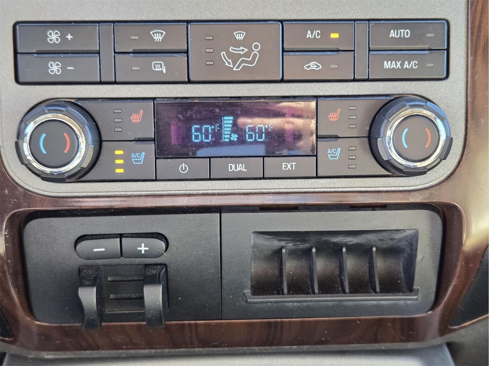 Used 2011 Ford F250 Lariat w/ Lariat Interior Pkg AWD/4WD image 16