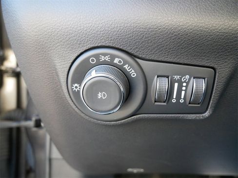 Used 2022 Jeep Compass Latitude image 28