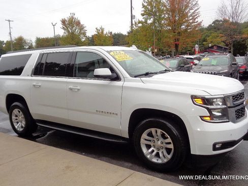 Used 2019 Chevrolet Suburban LT image 2