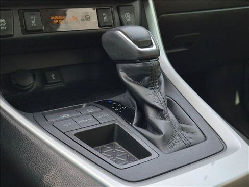 Used 2020 Toyota RAV4 XLE Premium FWD image 14