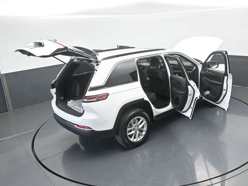 New 2025 Jeep Grand Cherokee Laredo RWD image 67