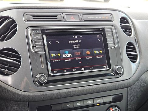 Used 2018 Volkswagen Tiguan Limited w/ Premium Package image 23