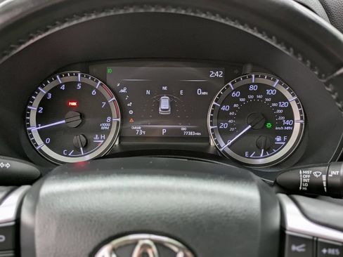 Used 2023 Toyota Highlander LE AWD/4WD image 23