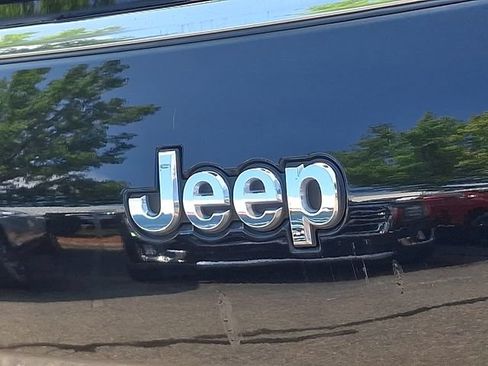 Used 2023 Jeep Grand Cherokee L Limited AWD/4WD image 31