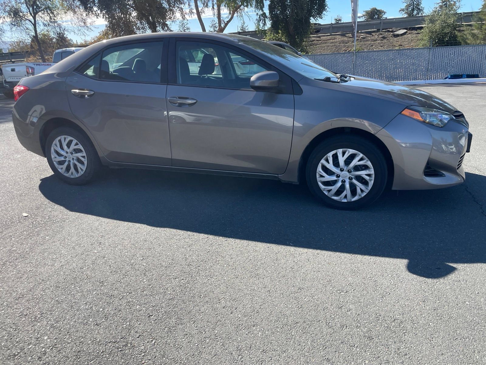 Used 2019 Toyota Corolla LE FWD image 5