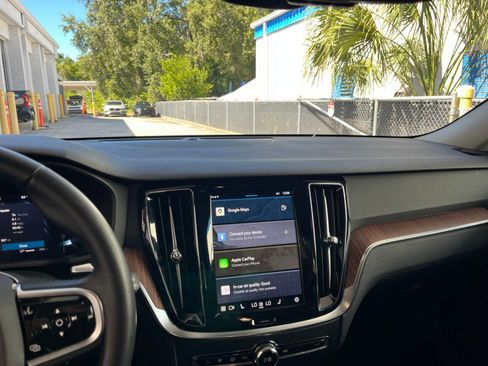 Used 2025 Volvo V60 B5 Cross Country Plus image 18