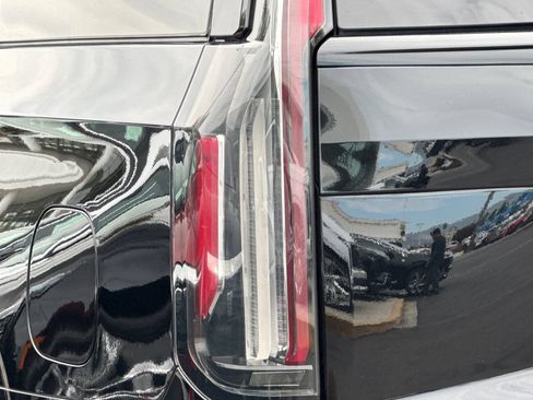 Used 2021 Cadillac Escalade ESV Sport w/ Driver Assist Tech Package AWD/4WD image 45