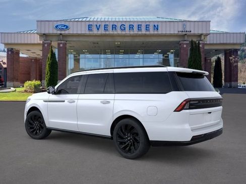 New 2026 Lincoln Navigator L Reserve w/ Jet Appearance Package AWD/4WD image 4