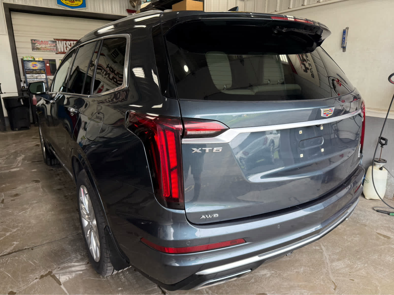 Used 2021 Cadillac XT6 Premium Luxury w/ LPO, Floor Liner Package AWD/4WD image 8