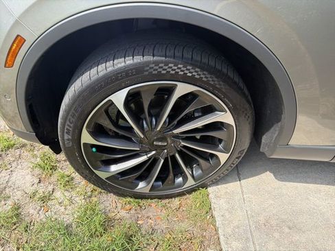 Used 2023 Lincoln Aviator Reserve w/ Equipment Group 201A image 3