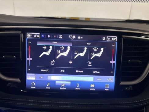 New 2026 Chrysler Pacifica Select AWD/4WD image 31