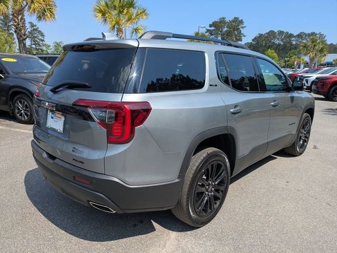 Used 2023 GMC Acadia SLE w/ Driver Convenience Package image 4