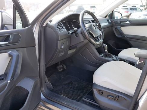 Used 2018 Volkswagen Tiguan SE image 12