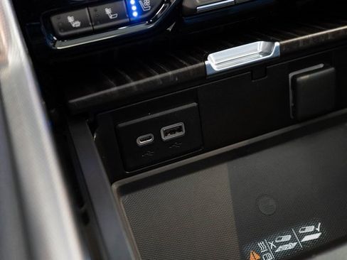 Used 2021 GMC Yukon Denali w/ Denali Premium Package image 38