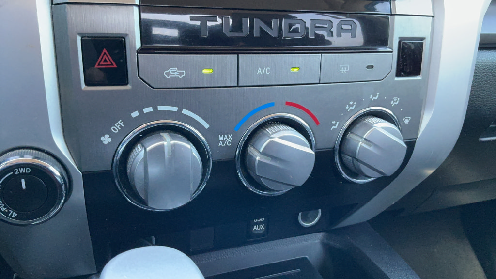 Used 2015 Toyota Tundra SR5 w/ SR5 Upgrade Package AWD/4WD image 16