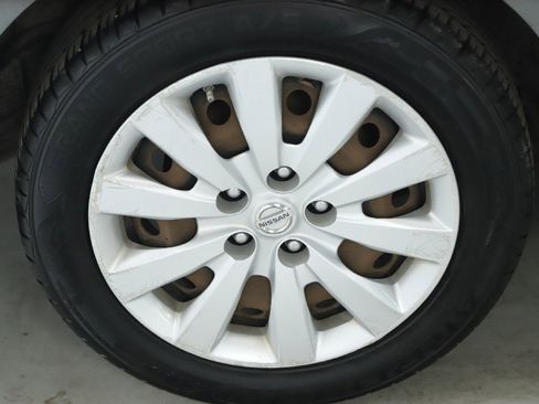 Used 2015 Nissan Sentra SV w/ Navigation Package image 12