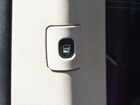 Used 2019 Dodge Grand Caravan SXT FWD image 30