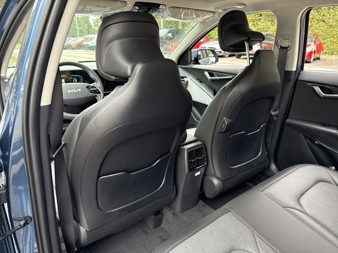 New 2025 Kia Niro SX Touring image 18