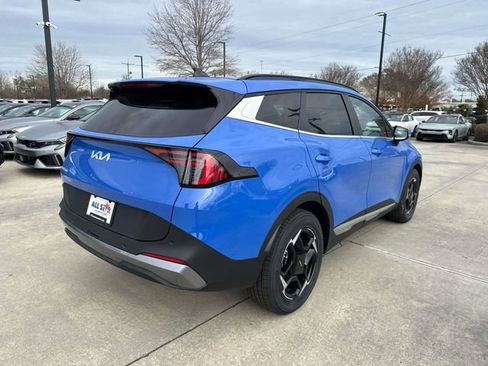New 2026 Kia Sportage EX w/ EX Panorama Roof Package FWD image 9