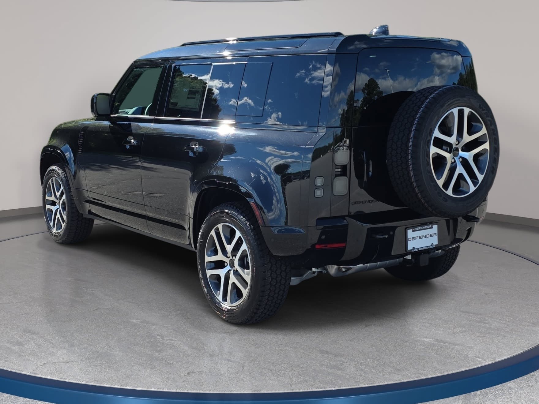 New 2026 Land Rover Defender 110 X-Dynamic SE AWD/4WD image 7