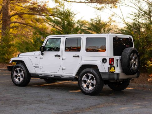 Used 2017 Jeep Wrangler Unlimited Sahara w/ Connectivity Group image 55