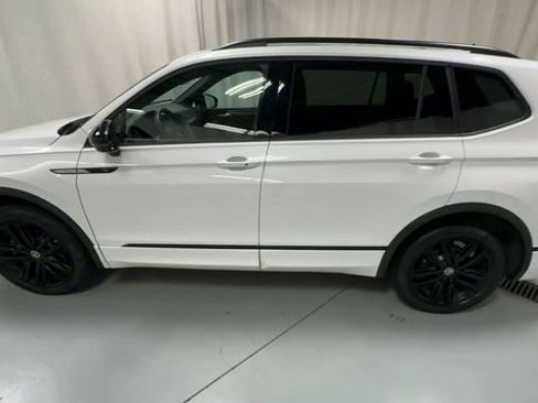Used 2022 Volkswagen Tiguan SE R-Line AWD/4WD image 5