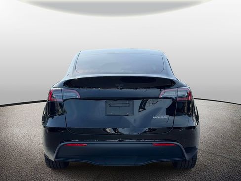 Used 2024 Tesla Model Y Long Range AWD/4WD image 3