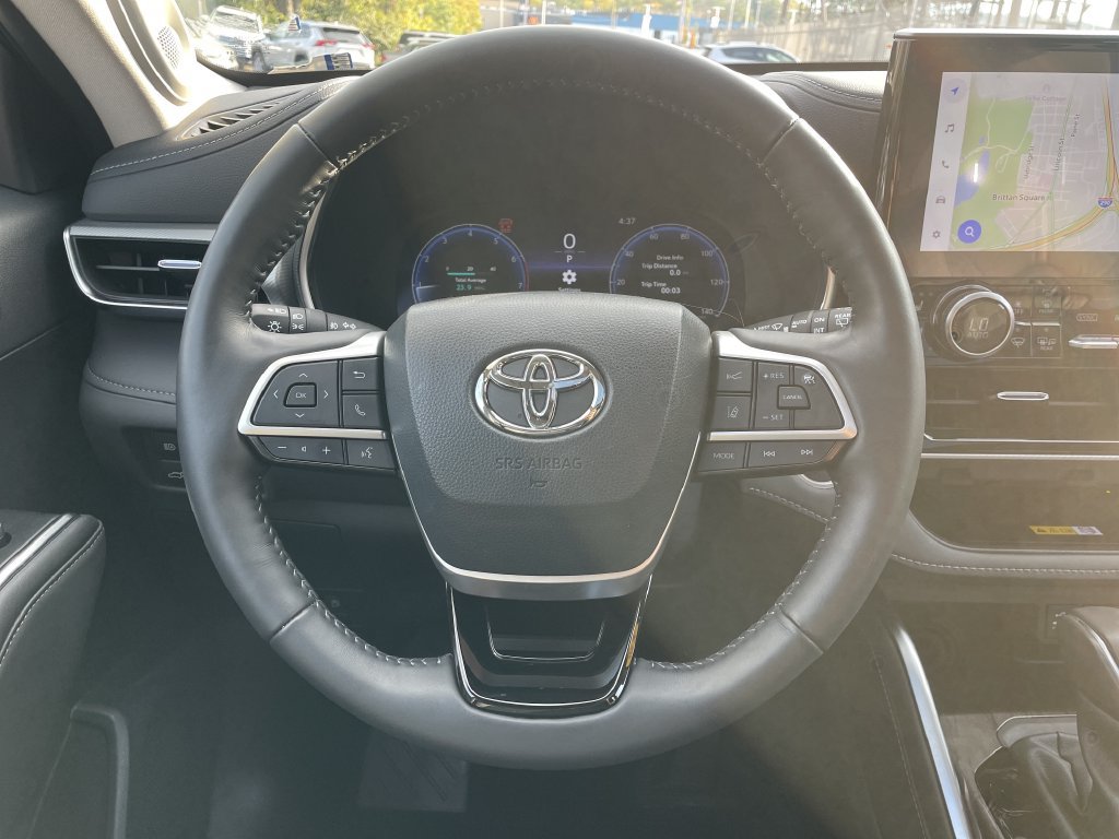 Used 2024 Toyota Highlander Platinum AWD/4WD image 16