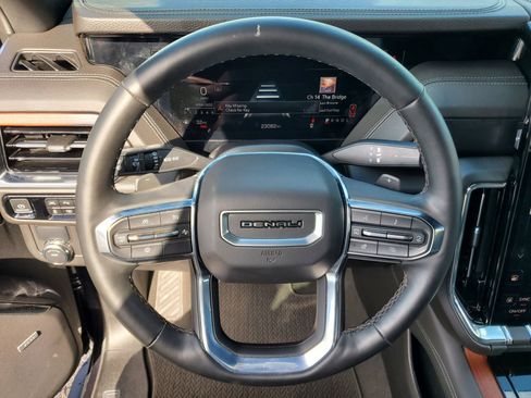 Used 2025 GMC Yukon Denali RWD image 25