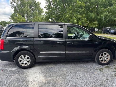 Used 2012 Chrysler Town & Country Touring w/ Entertainment Group #1 FWD image 4