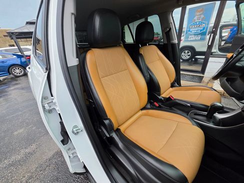 Used 2017 Chevrolet Trax LT w/ LT Convenience Package FWD image 3