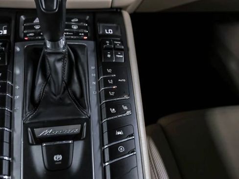 Used 2019 Porsche Macan S AWD/4WD image 32