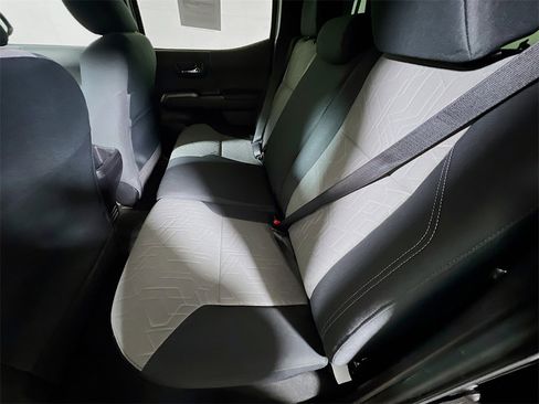 Certified 2023 Toyota Tacoma TRD Off-Road image 22